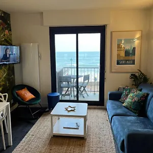 Emeraude, Pleine Vue De Saint-Malo